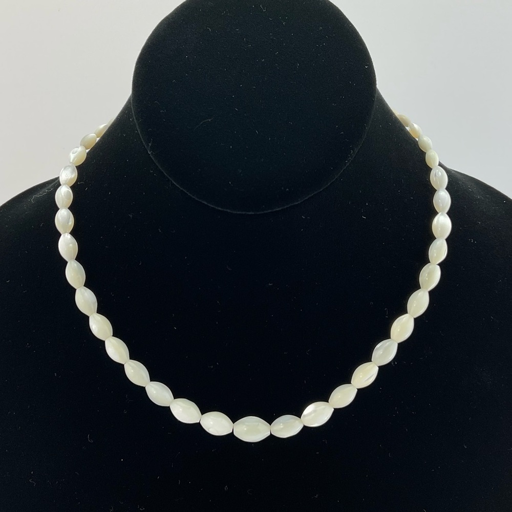 Mother of Pearl Choker Necklace, Handmade, Graduated Oval Beads, 16" Long - Picture 5 of 12